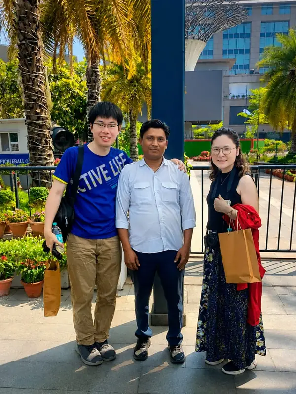 Two guests with their driver at the end of their journey in Delhi